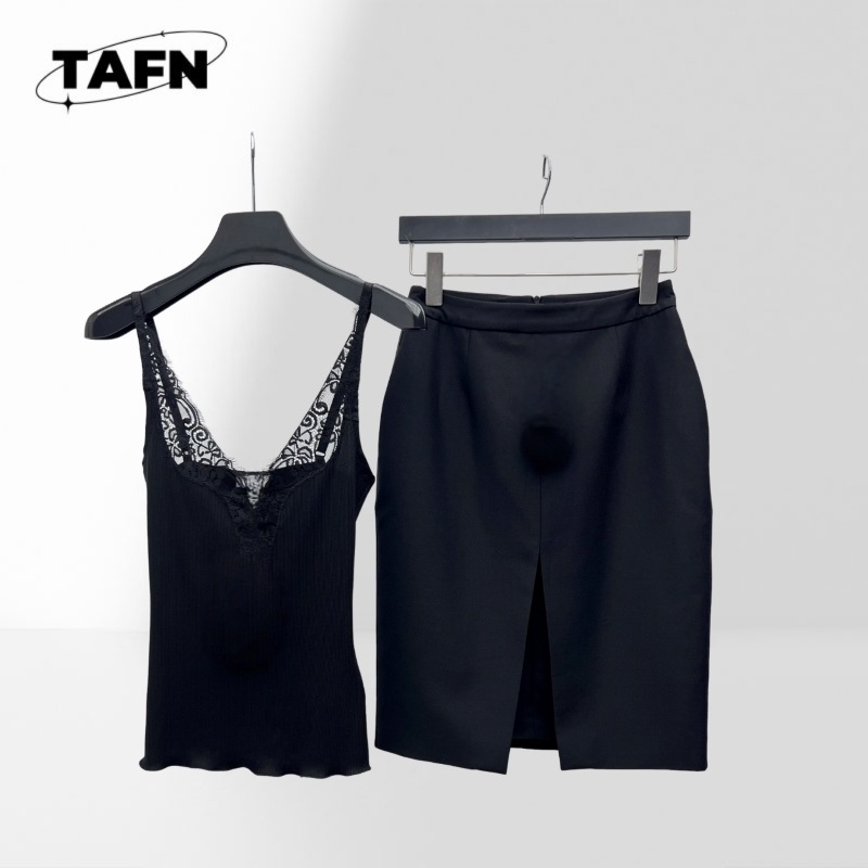 Women Formal Event Wear - Modaya Uygun Kadın Etek ve Üst